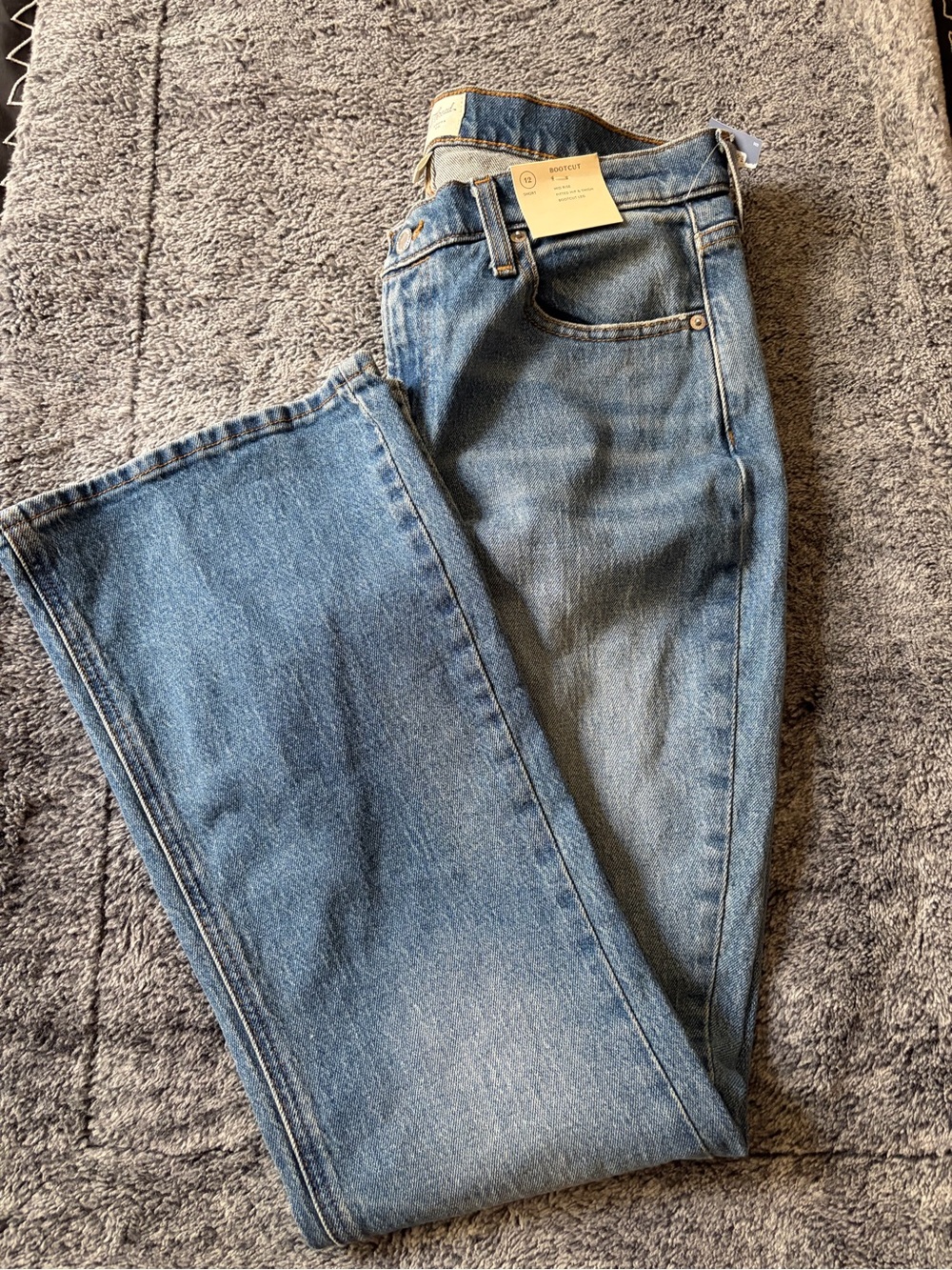 Universal Thread women’s Light Blue Straight Jeans